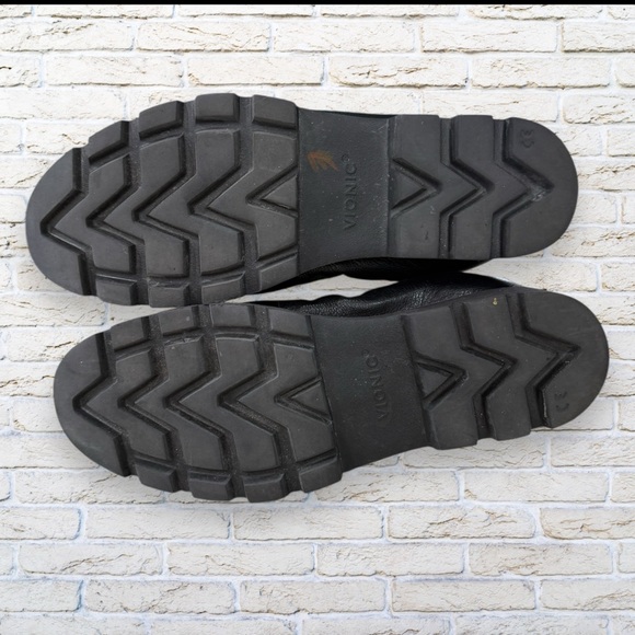 Vionic Cynthia Loafers Chain Detail 8 Black Leather Lug Sole Slip On Shoes - Picture 5 of 6